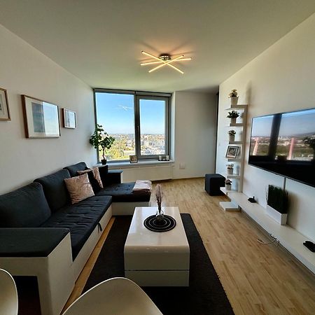 Apartmán Three Towers With Beautiful View And Parking! Bratislava Exteriér fotografie